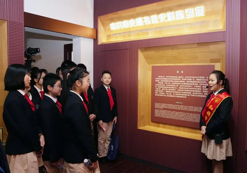 浇花浇根 育人育心 浇花浇根 育人育心
